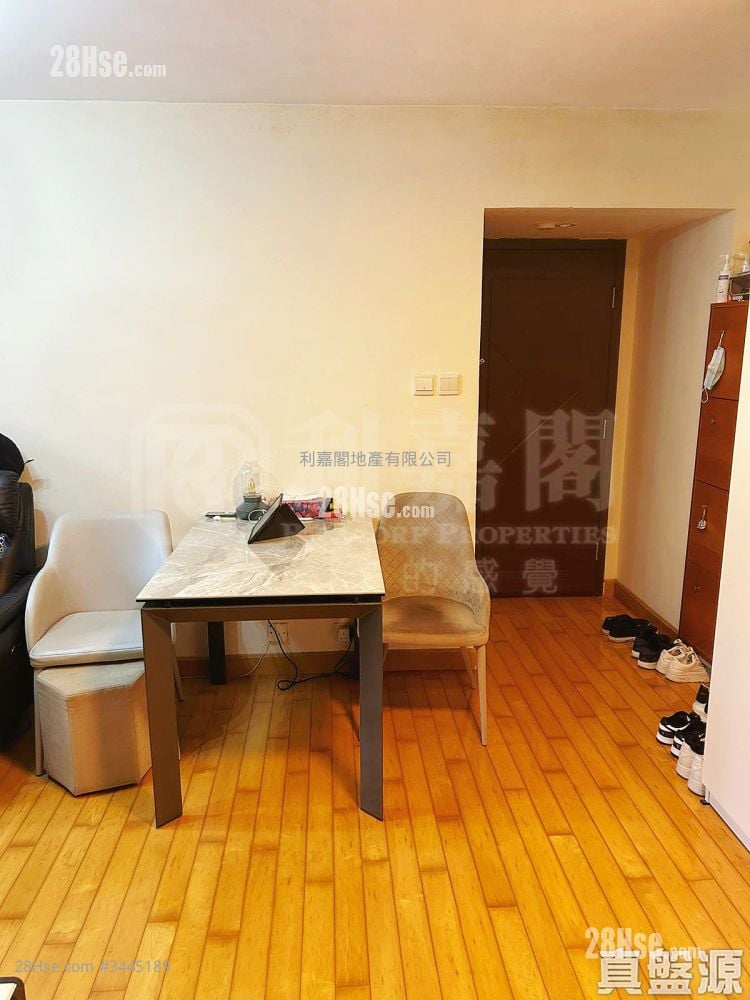 Lok Nga Court Sell 2 Bedrooms 467 ft²