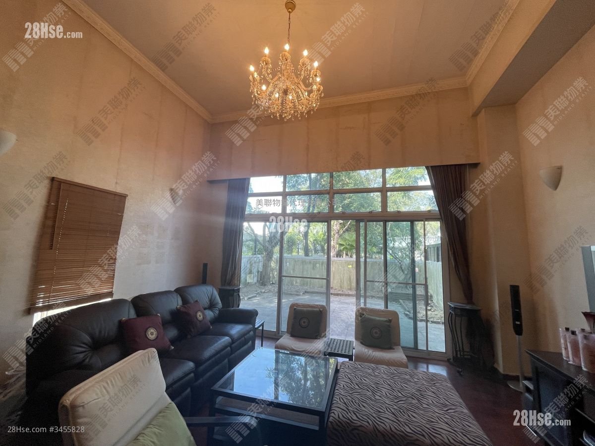 Royal Palms Sell 1,347 ft²