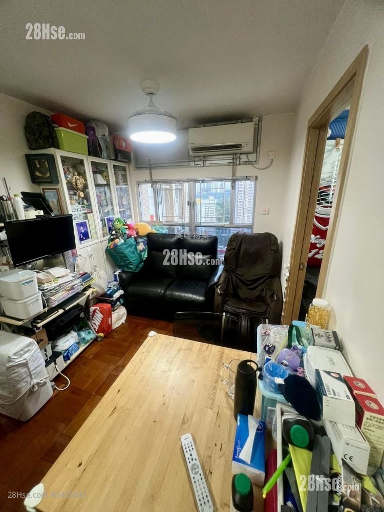 Ching Tai Court Sell 2 Bedrooms , 1 Bathroom 401 ft²