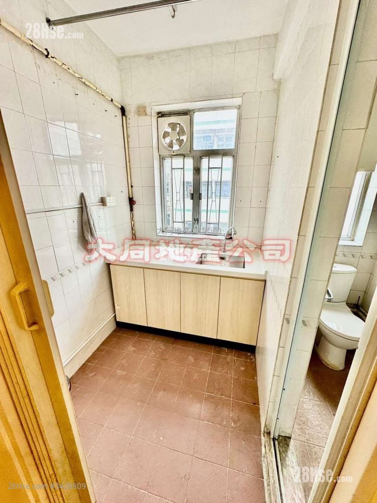 Chung Hing Building Sell Studio , 1 Bathroom 363 ft²