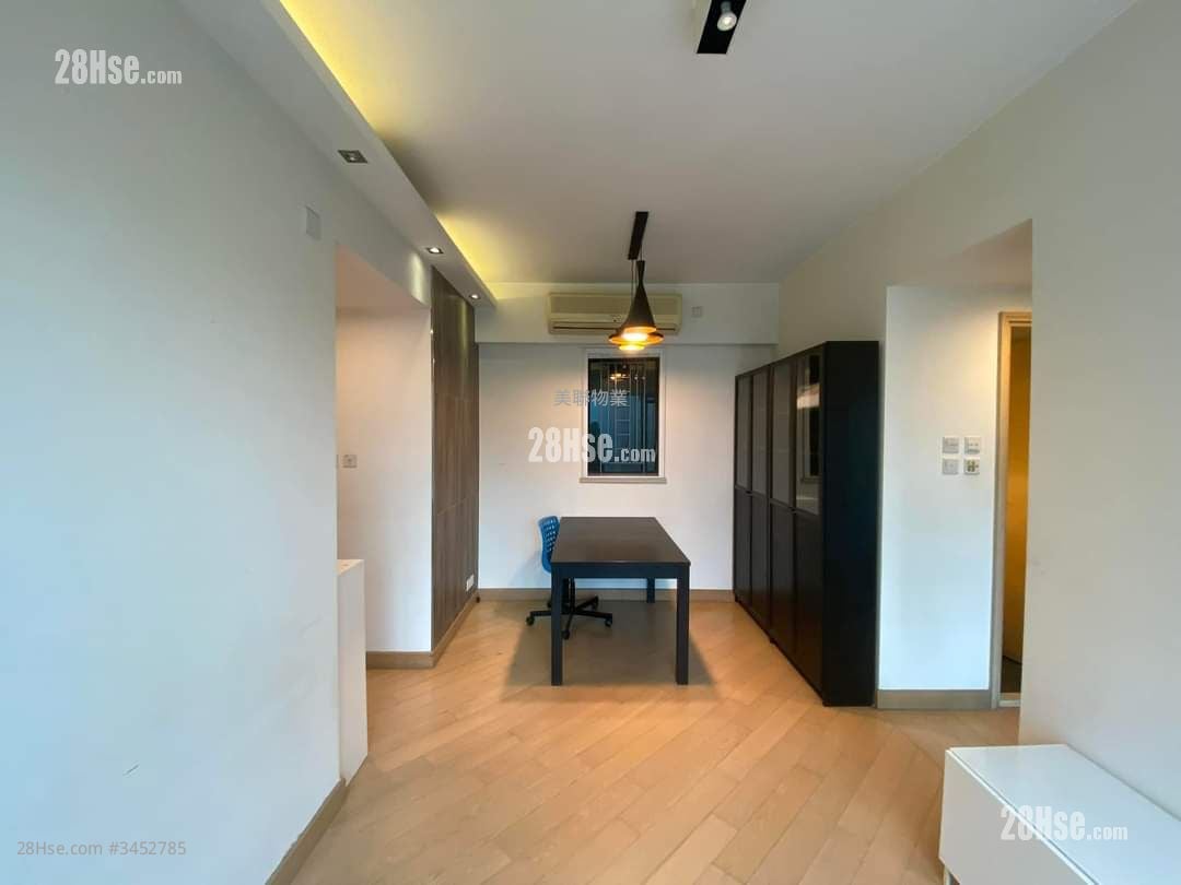 Beneville Sell 2 Bedrooms , 1 Bathroom 448 ft²