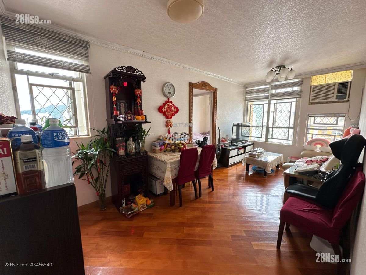 Yu Chui Court Sell 3 Bedrooms , 2 Bathrooms 650 ft²