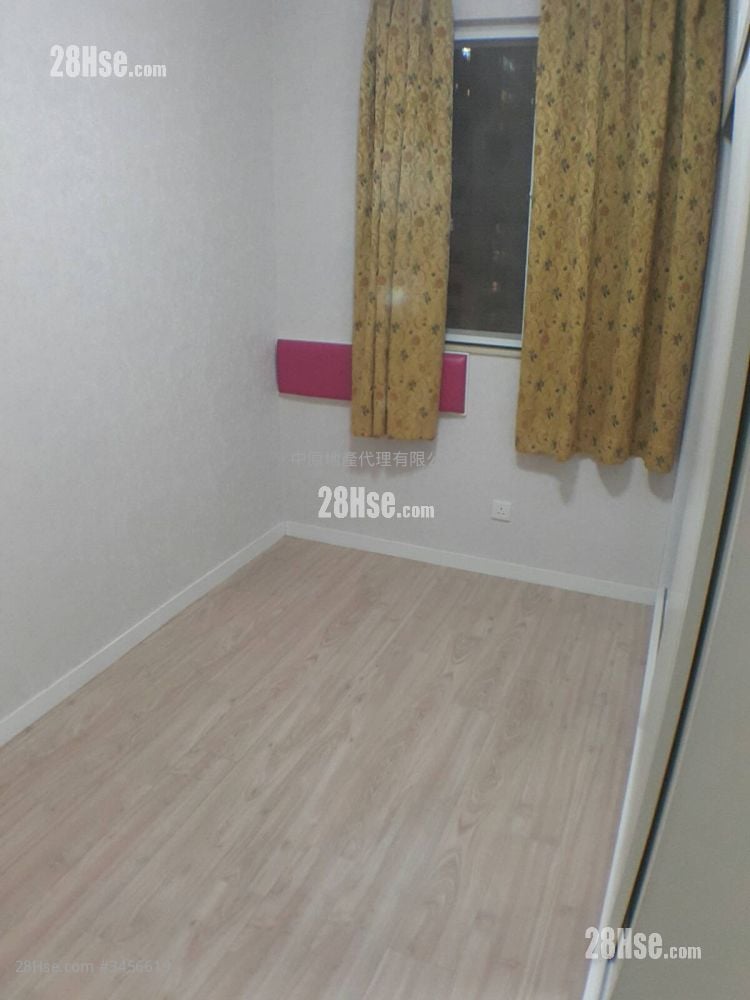 Kenny Court Sell 3 Bedrooms , 1 Bathroom 637 ft²