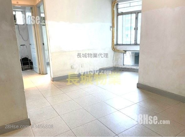 Tai Po Plaza Sell 2 Bedrooms , 1 Bathroom 377 ft²