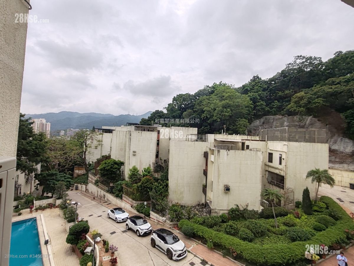 Woodcrest Hill Rental 3 Bedrooms , 2 Bathrooms 936 ft²