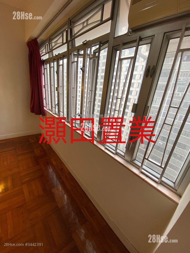 Cambridge Court Rental 4 Bedrooms , 2 Bathrooms 1,100 ft²