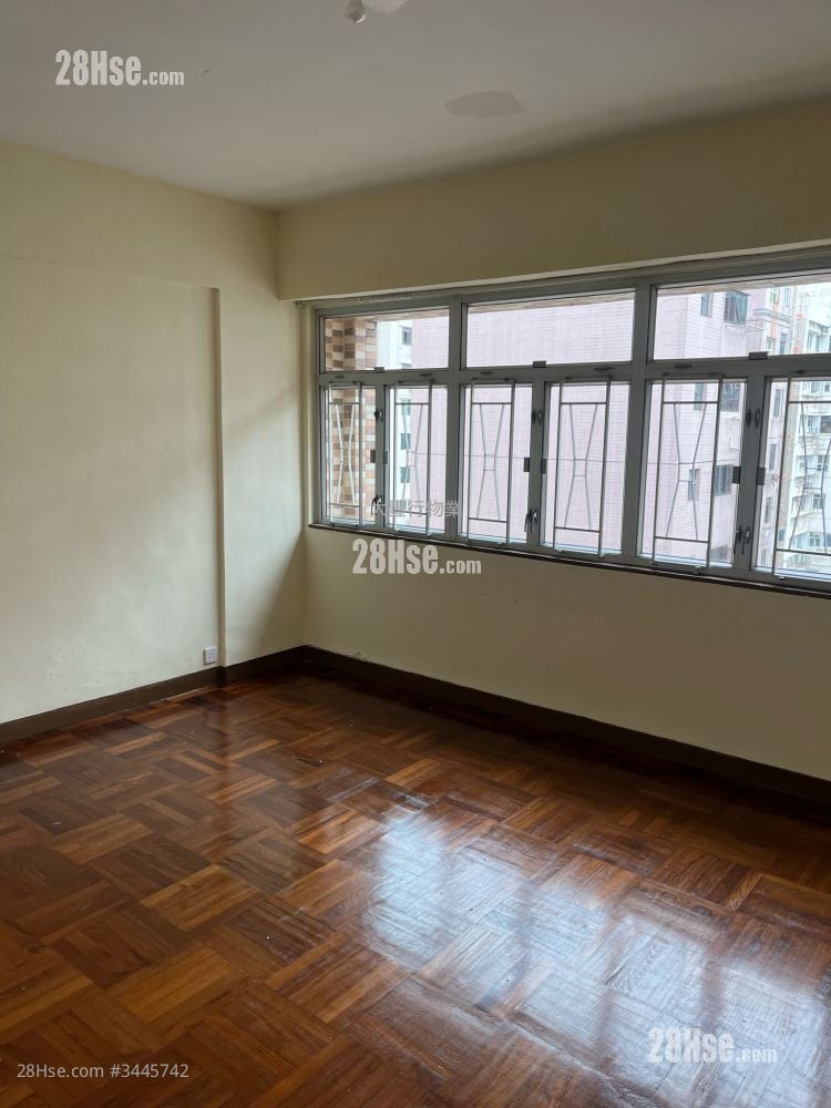 Gallant Court Sell 3 Bedrooms , 2 Bathrooms 1,075 ft²