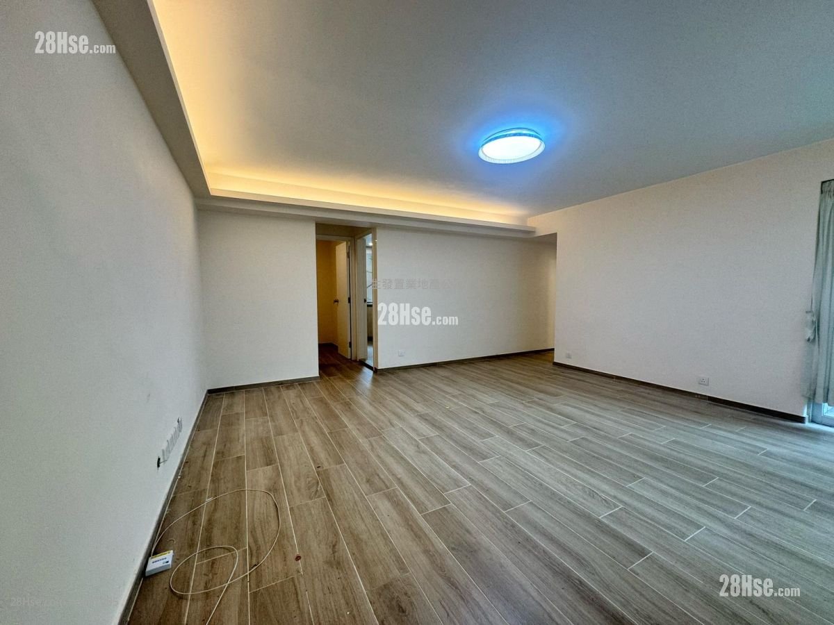 Merlin Court Rental 3 Bedrooms , 2 Bathrooms 970 ft²