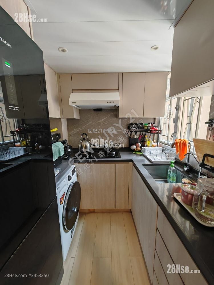Yue Tin Court Sell 2 Bedrooms , 1 Bathroom 434 ft²