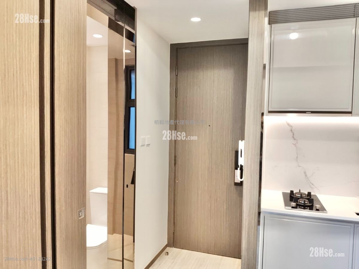 Novum Point Sell Studio , 1 Bathroom 181 ft²