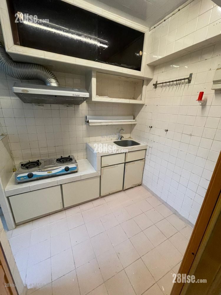 King Tsui Court Rental 2 Bedrooms , 1 Bathroom 385 ft²