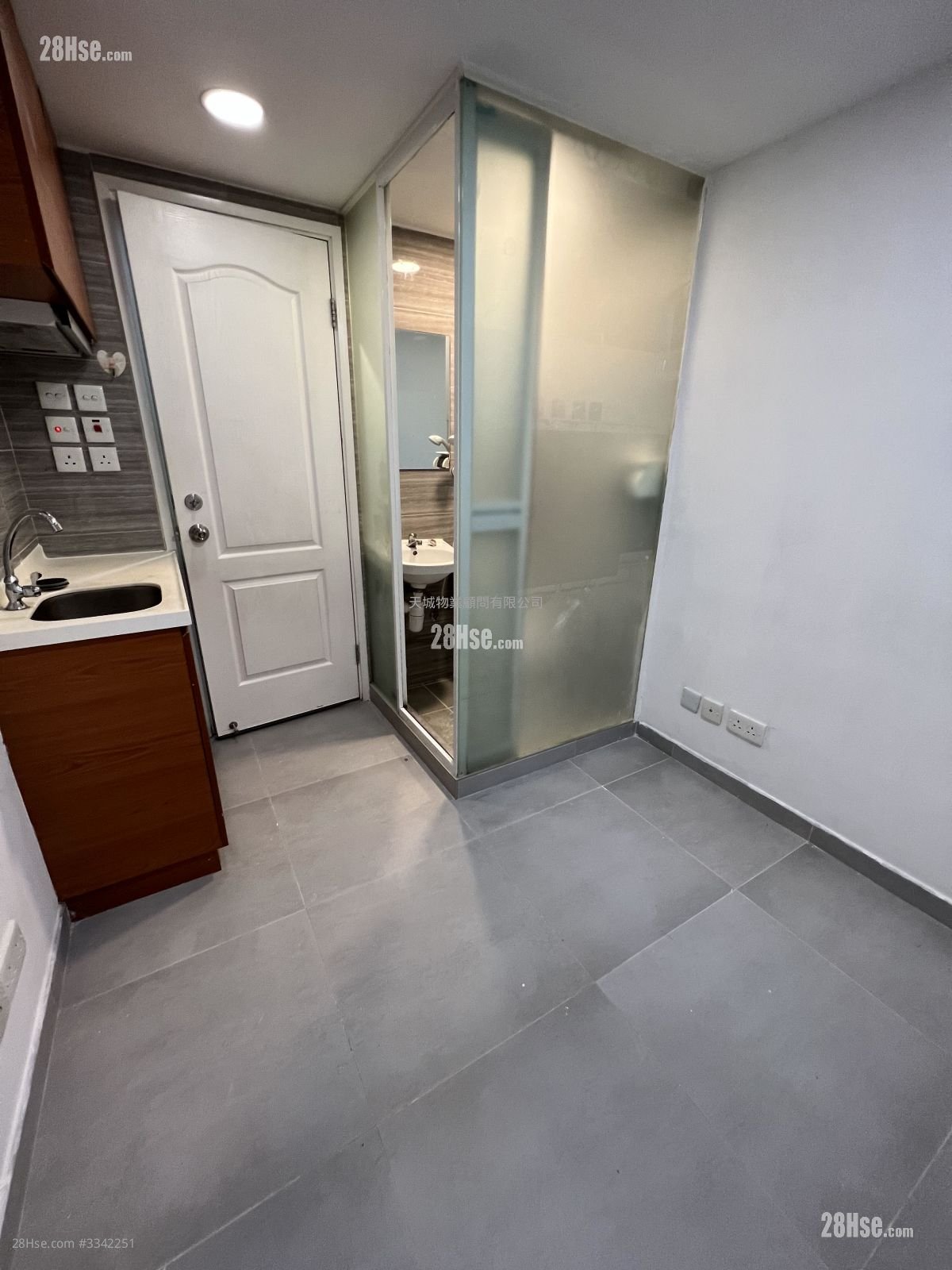 Heung Wo Building Rental Studio , 1 Bathroom 130 ft²