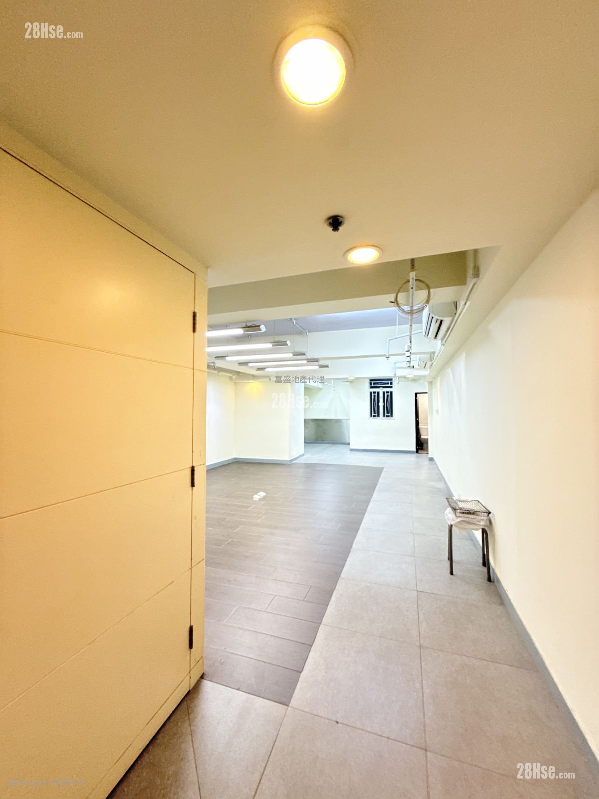 香港工業中心 租盤 690 平方呎