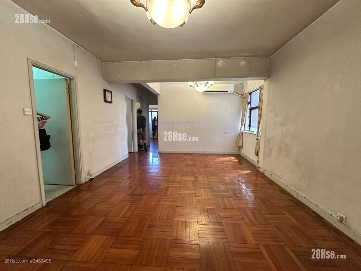 Yan On Building Sell 3 Bedrooms , 1 Bathroom 771 ft²