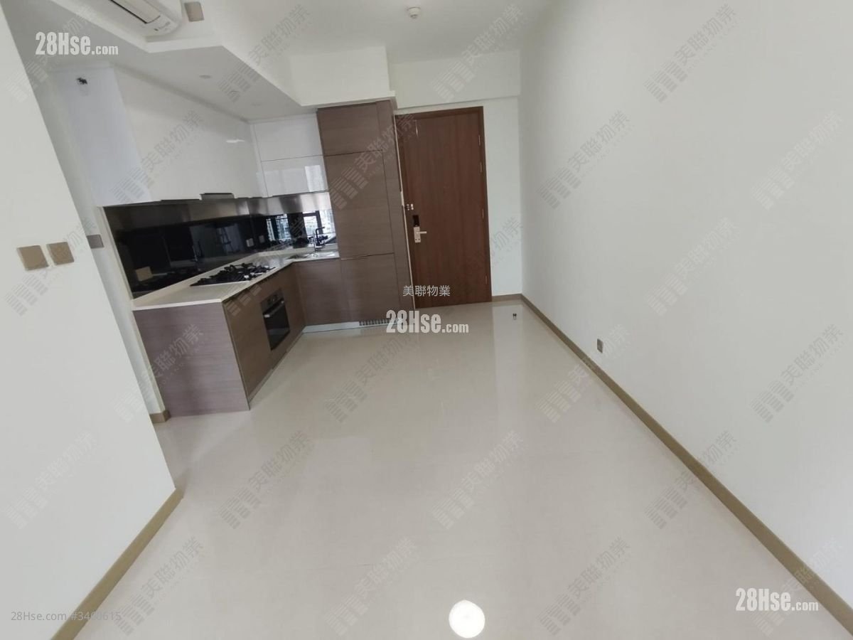 Aurora Sell 2 Bedrooms , 1 Bathroom 442 ft²