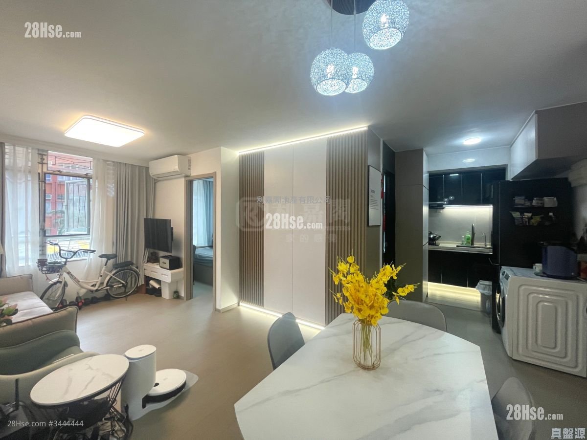Tong Ming Court Sell 3 Bedrooms , 1 Bathroom 601 ft²