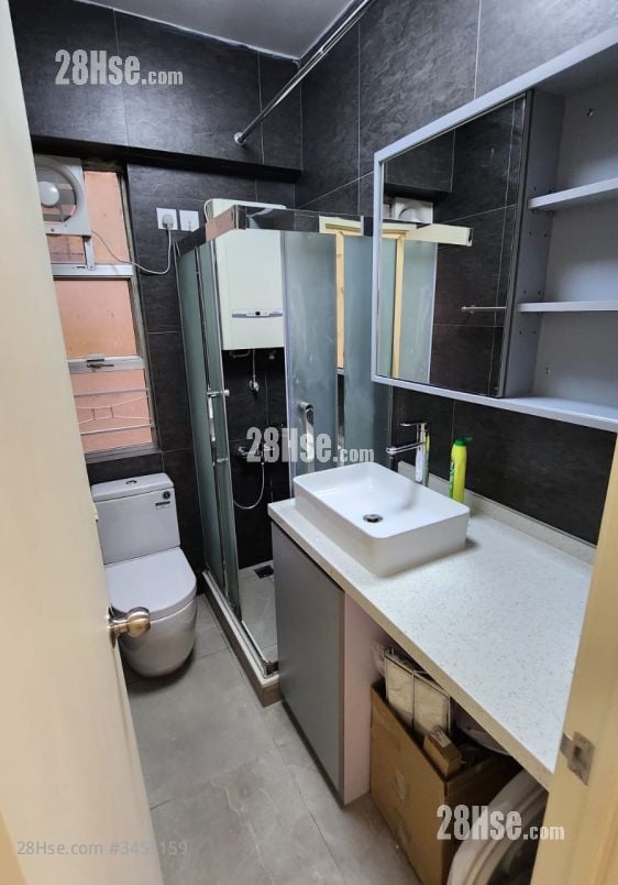 Aik San Mansion Rental 3 Bedrooms , 1 Bathroom 408 ft²
