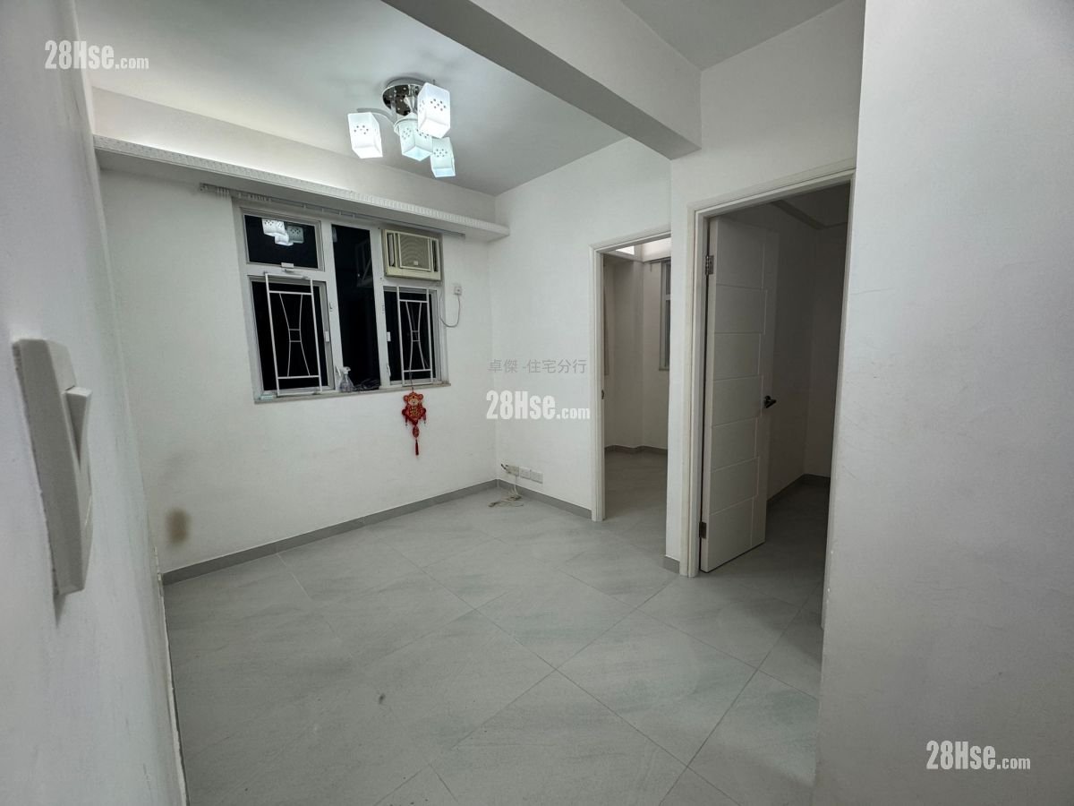 Hoover Court Rental 2 Bedrooms , 1 Bathroom 305 ft²