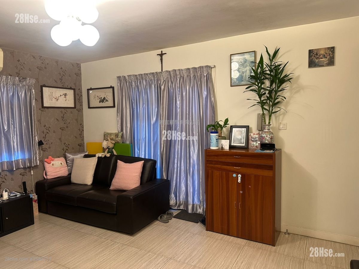 安怡花園 Sell 3 Bedrooms , 1 Bathroom 700 ft²