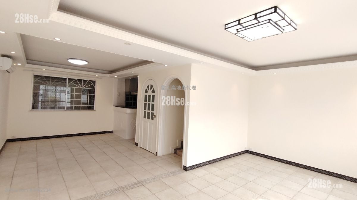 Fairview Park Rental 4 Bedrooms , 2 Bathrooms 1,244 ft²