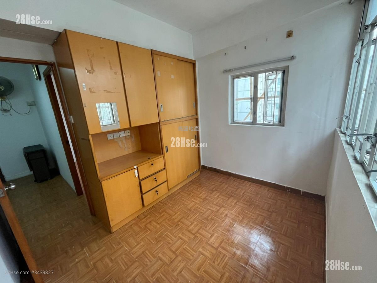 Kiu Fuk Building Rental 3 Bedrooms , 1 Bathroom 401 ft²