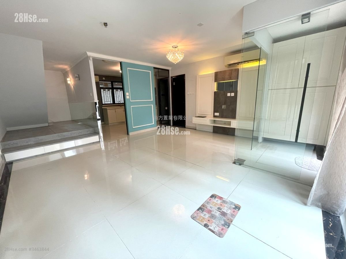Village Sell 3 Bedrooms , 3 Bathrooms 1,400 ft²