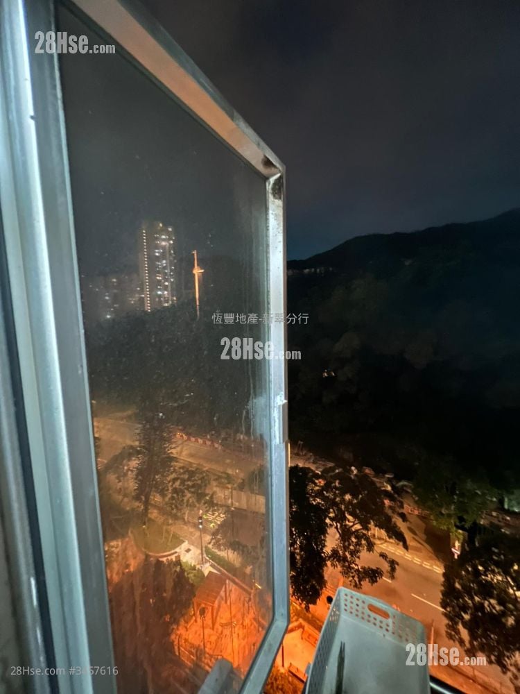 Moon Wah House Sell 2 Bedrooms , 1 Bathroom 322 ft²