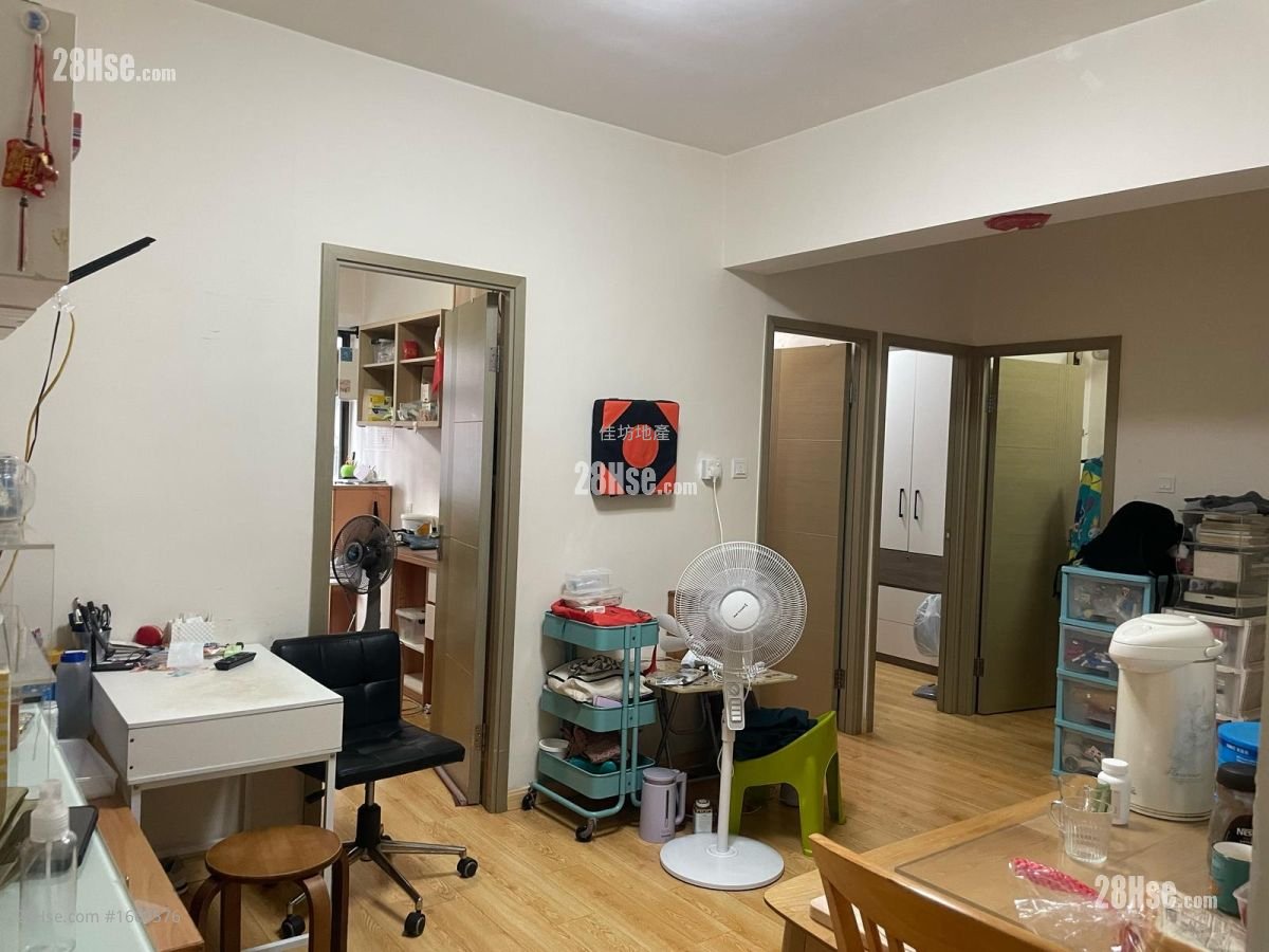 Metropole Building Rental 4 Bedrooms , 1 Bathroom 652 ft²