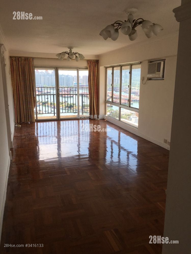 Dragon Inn Court Rental 4 Bedrooms 970 ft²