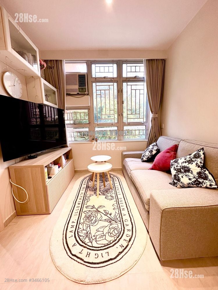 Mei Pak Court Sell 2 Bedrooms , 1 Bathroom 446 ft²