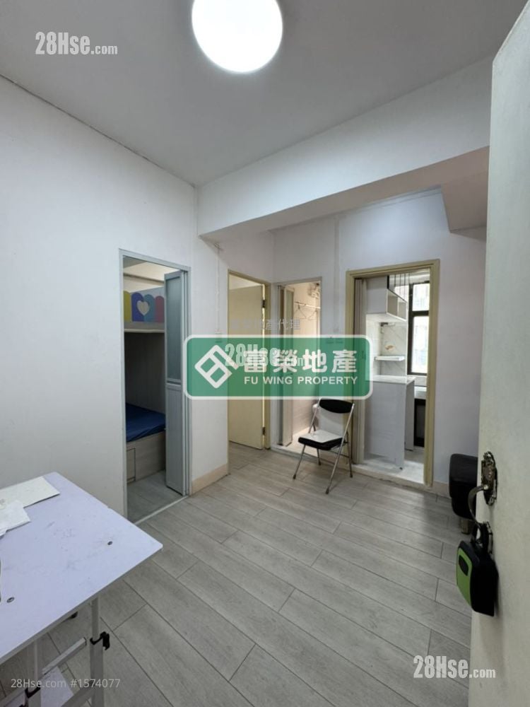Fuk Wo Mansion Rental 2 Bedrooms , 1 Bathroom 240 ft²