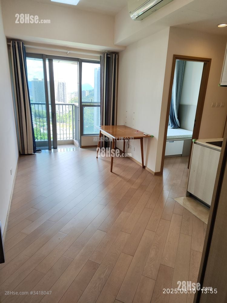 Eight Regency Rental 2 Bedrooms , 1 Bathroom 468 ft²