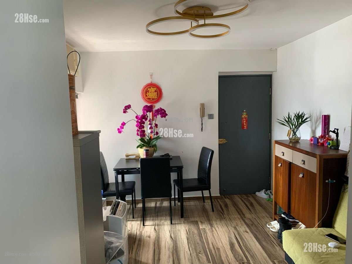 Fung Chuen Court Sell 2 Bedrooms , 1 Bathroom 407 ft²