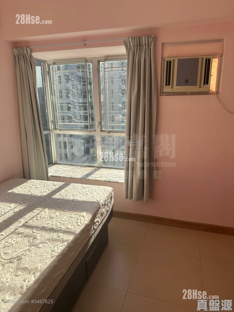 Uptown Plaza Rental 465 ft²