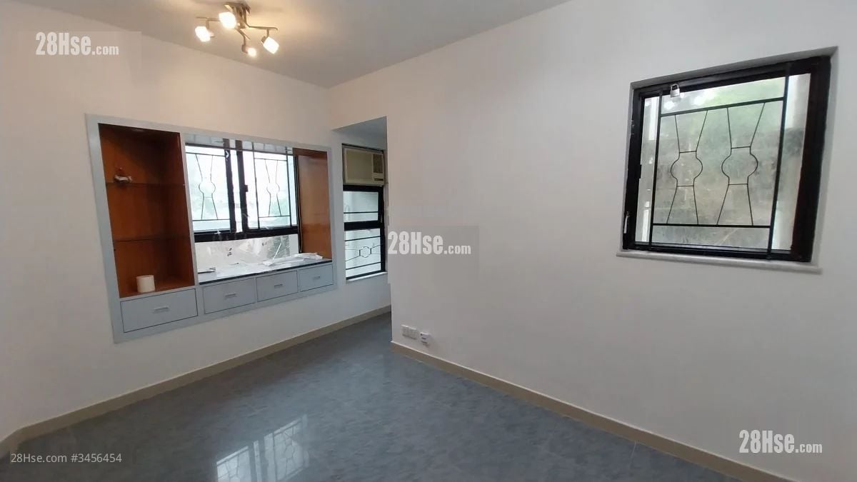 Shaukeiwan Plaza Sell 2 Bedrooms , 1 Bathroom 344 ft²