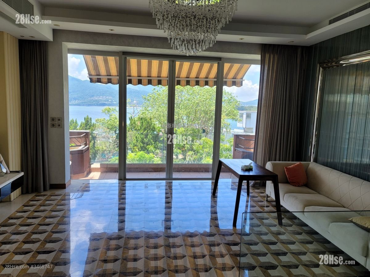 The Beverly Hills Sell 4 Bedrooms , 2 Bathrooms 2,034 ft²