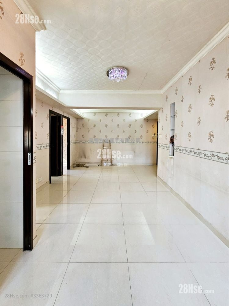 Yue King Building Sell 4 Bedrooms , 2 Bathrooms 678 ft²