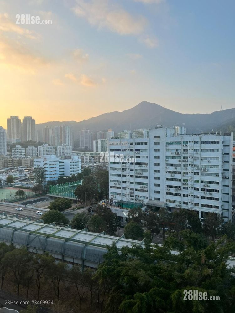 Man Lai Court Sell 3 Bedrooms , 2 Bathrooms 622 ft²