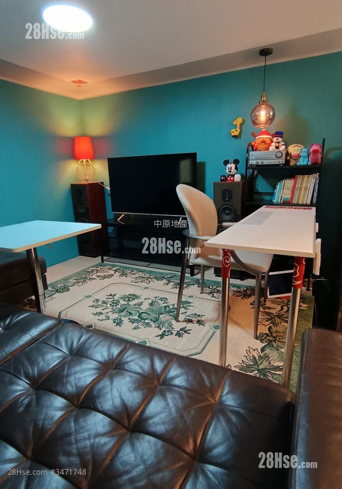 St. James Court Sell 3 Bedrooms 650 ft²