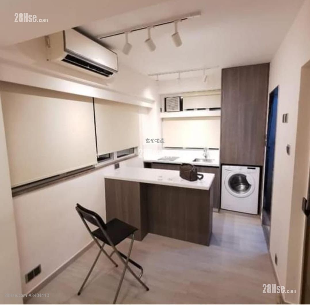 Universal Building Rental Studio , 1 Bathroom 155 ft²