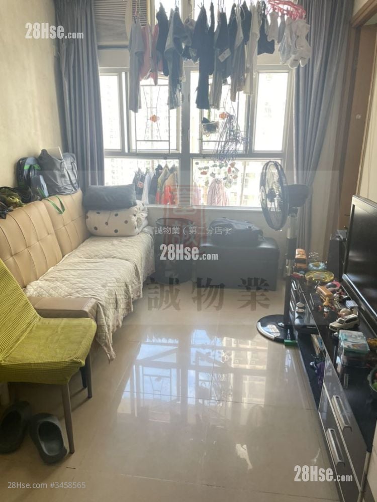 Yau Chui Court Sell 2 Bedrooms , 1 Bathroom 400 ft²
