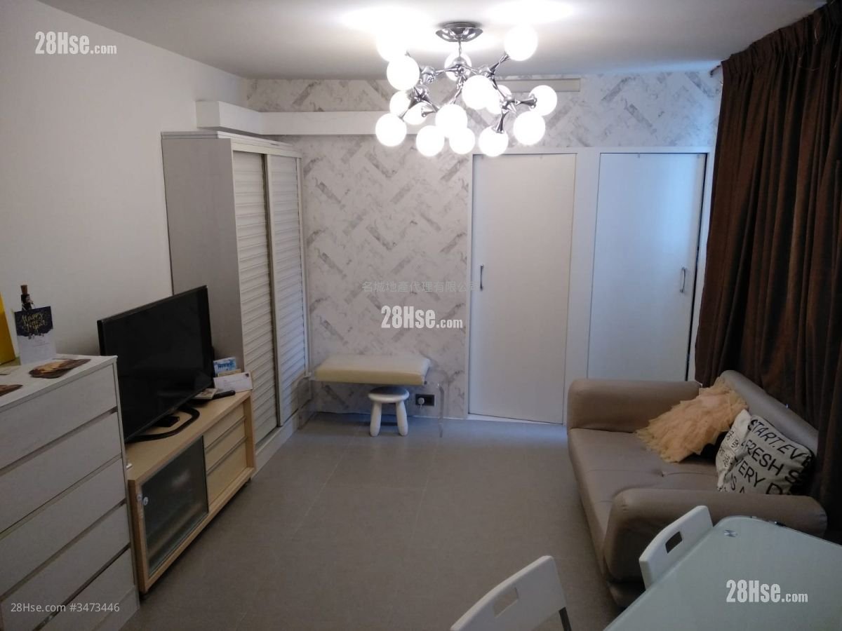 Holford Gardens Rental 2 Bedrooms , 1 Bathroom 409 ft²
