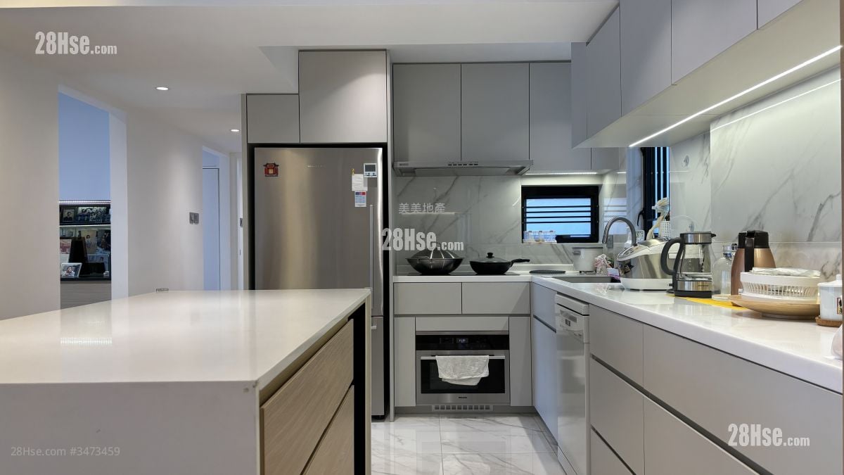 Parc Regal Rental 5+ Bedrooms , 3 Bathrooms 1,370 ft²