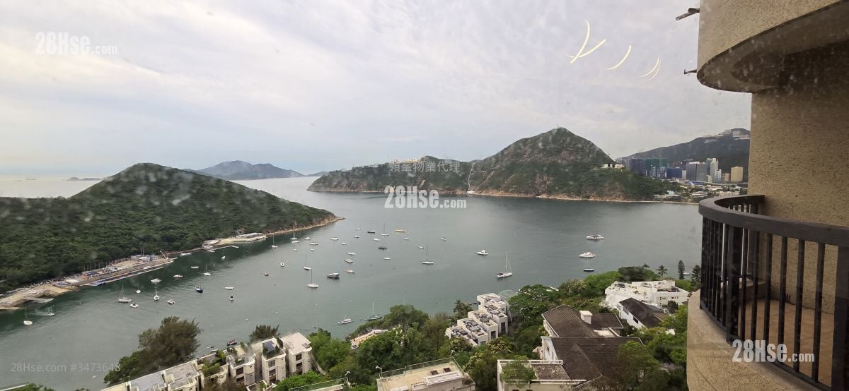 Pine Crest Rental 4 Bedrooms , 3 Bathrooms 1,917 ft²