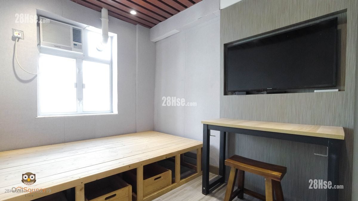 Alhambra Building Rental Studio , 1 Bathroom 140 ft²
