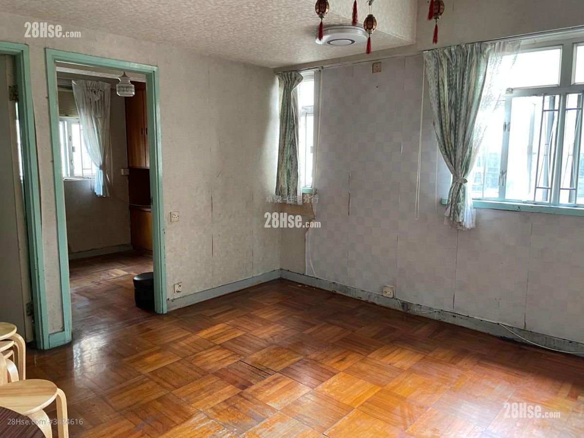 Kam Pui Building Sell 2 Bedrooms , 1 Bathroom 371 ft²