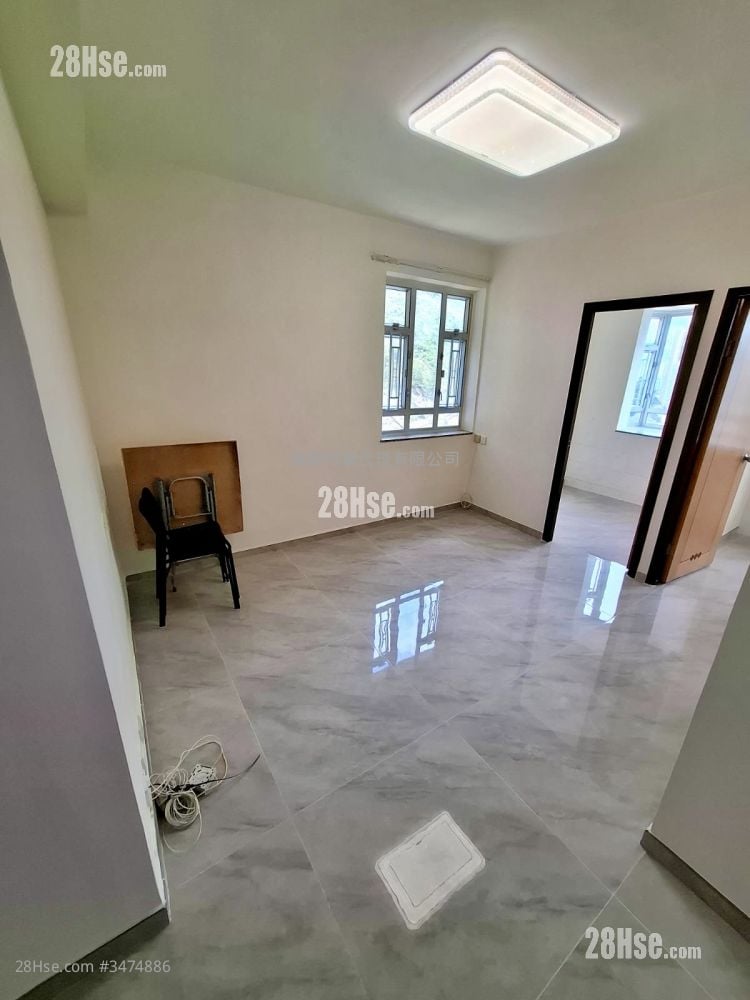 Kwai Fong Terrace Rental 2 Bedrooms , 1 Bathroom 415 ft²