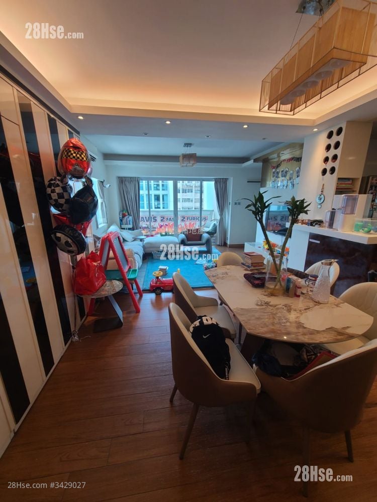 Sunlight Garden Sell 3 Bedrooms , 2 Bathrooms 1,249 ft²