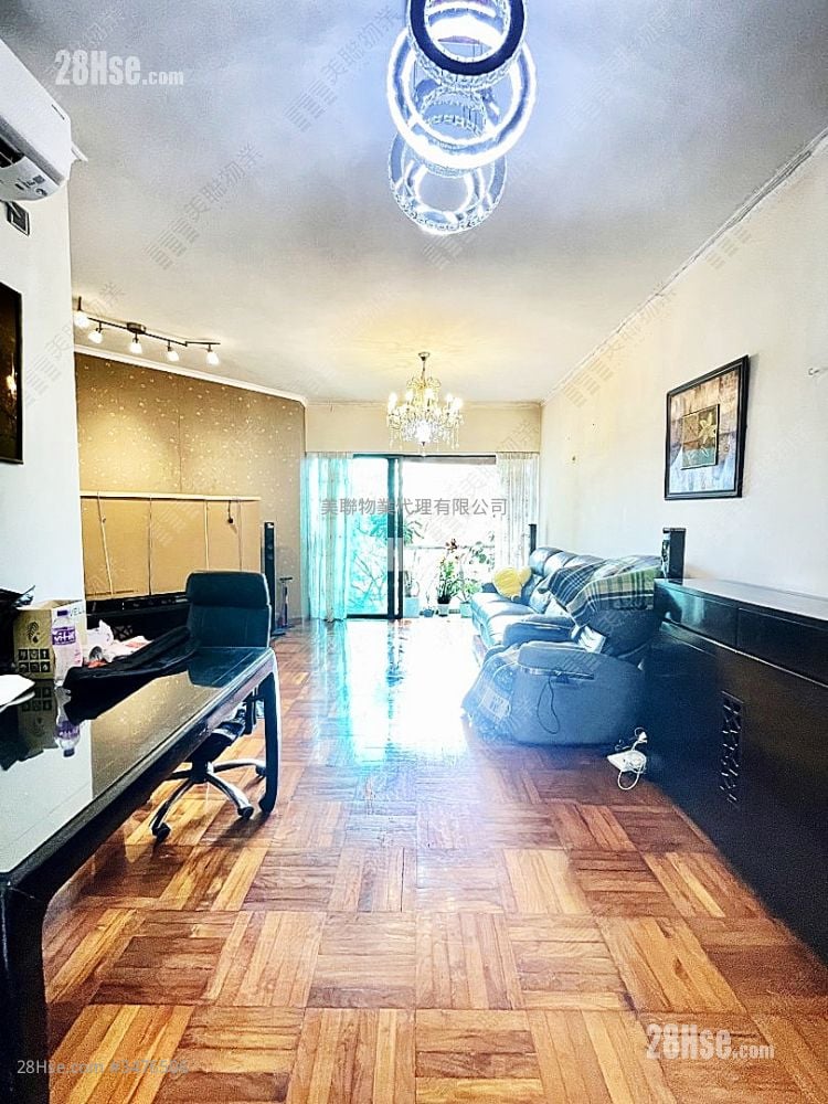 Woodland Crest Sell 3 Bedrooms 942 ft²