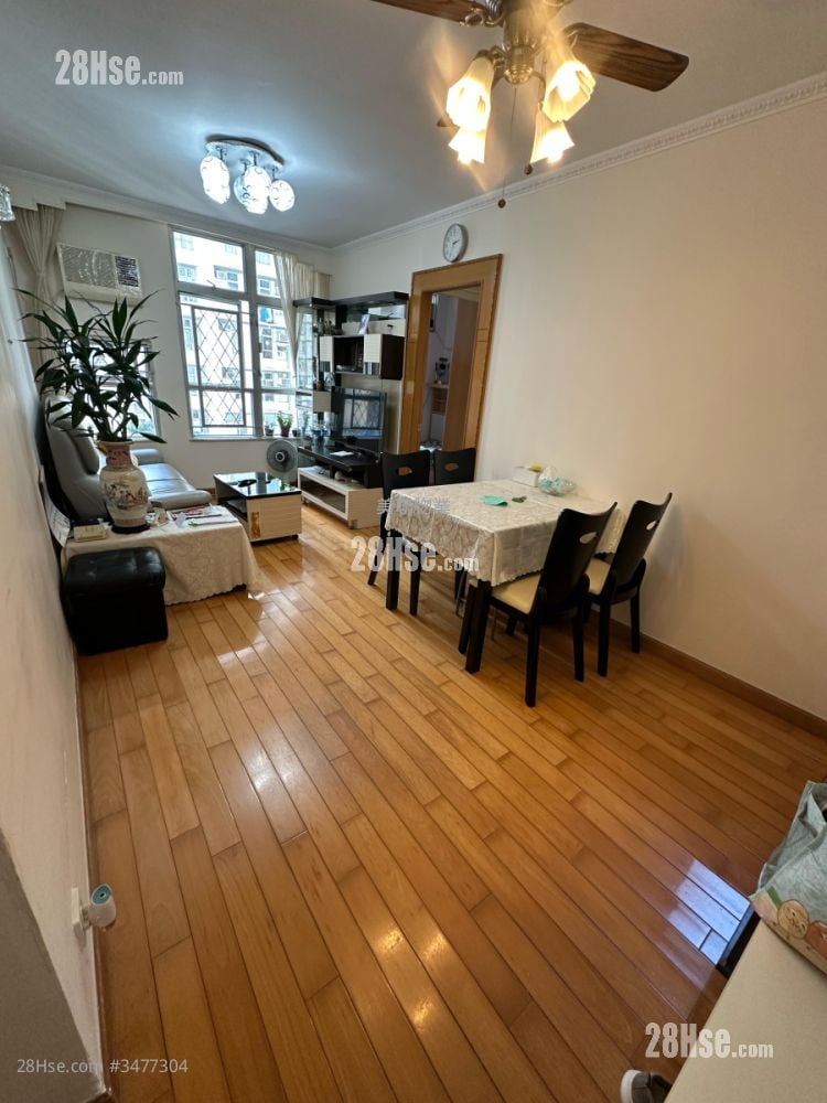 Tsz Oi Court Sell 3 Bedrooms , 1 Bathroom 650 ft²